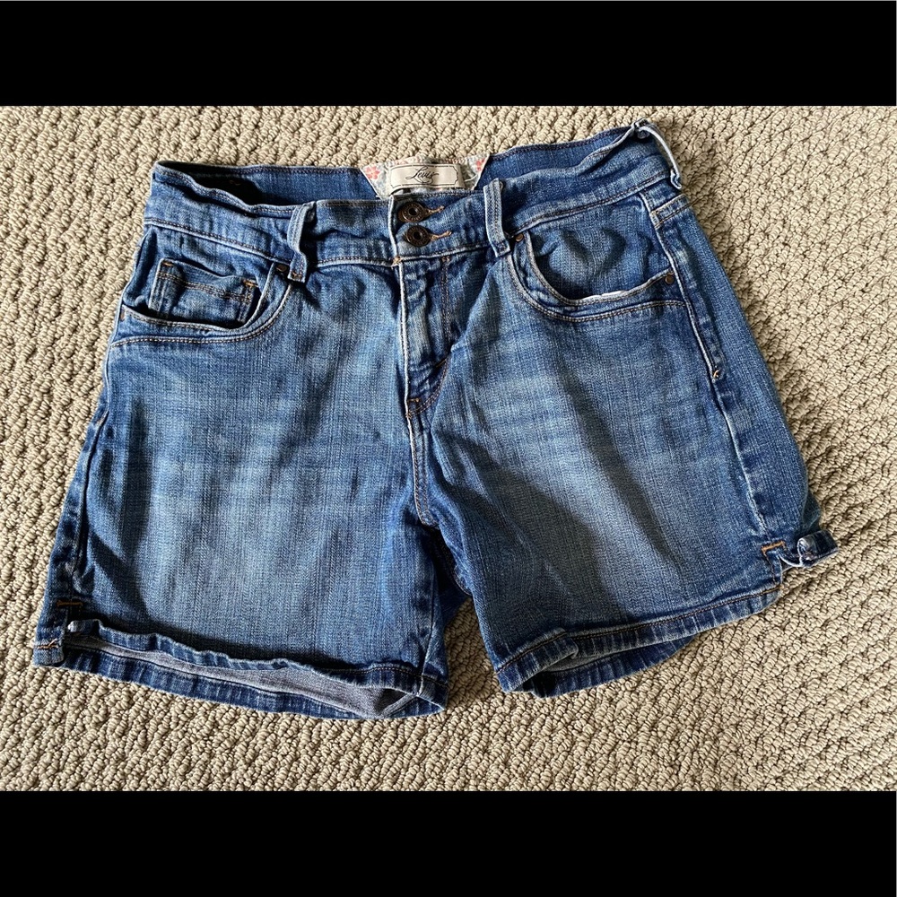 Women’s Levi blue Jean shorts size 4